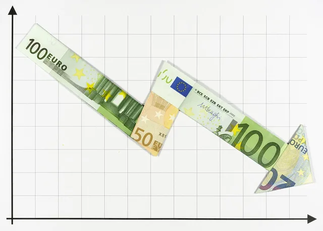 arrow, money, banknotes, currency, euro, stock exchange, loss, bank, banks, chart, development, course, tendency, growth, arrow, money, money, money, stock exchange, stock exchange, stock exchange, stock exchange, stock exchange, chart, chart, chart, chart, chart. Startup funding pricing models: a comparison framework